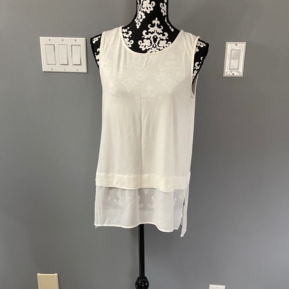 2 Sleeveless tops for $20.00 Alfred Sung - Picture 2 of 2